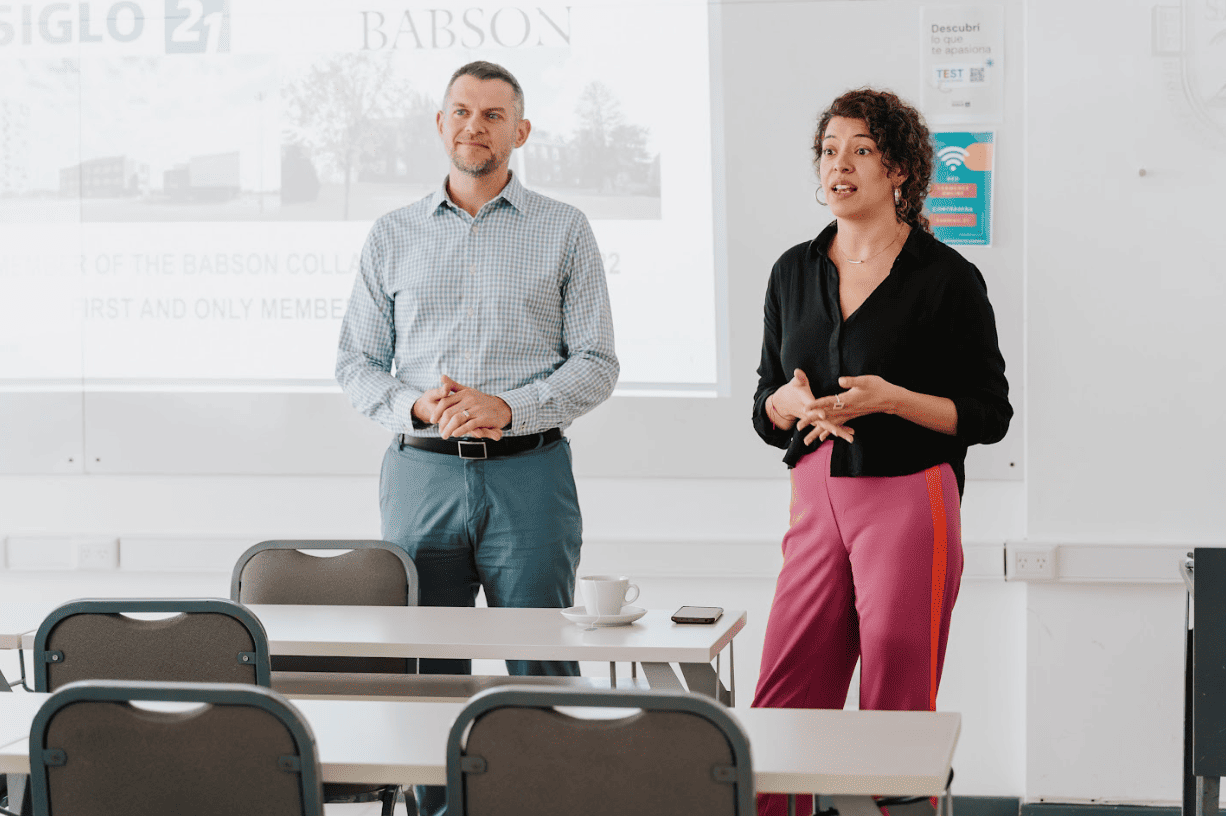 Enfoques Metodológicos para las Competencias en el Área de Informática