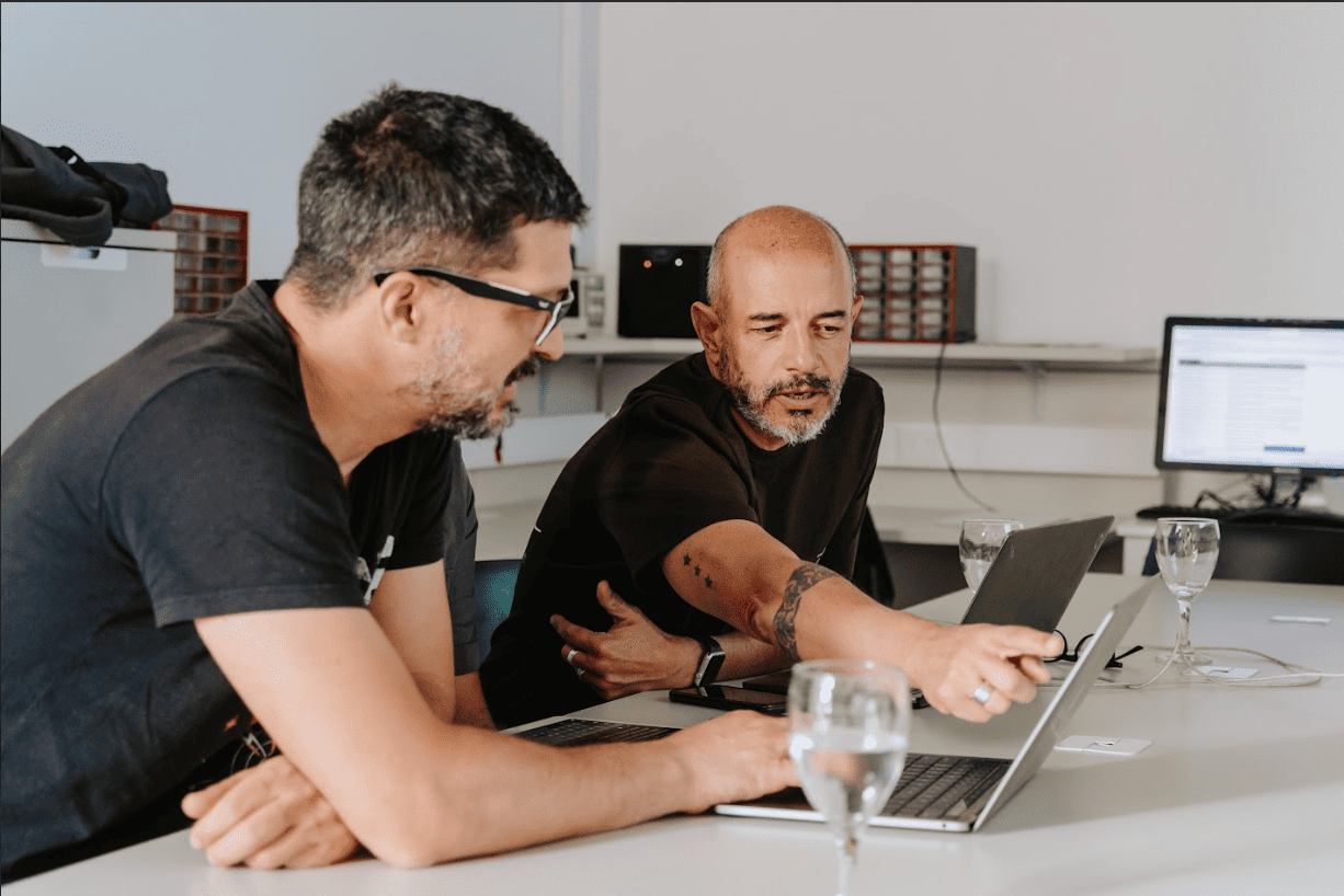 SEC - Robótica Educativa - Tecnologia Educativa": asesoramiento y capacitación en tecnologías educativas para docentes de todos los niveles de carácter obligatorio.